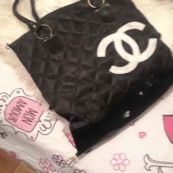 Chanel tote - Picture 2 of 3
